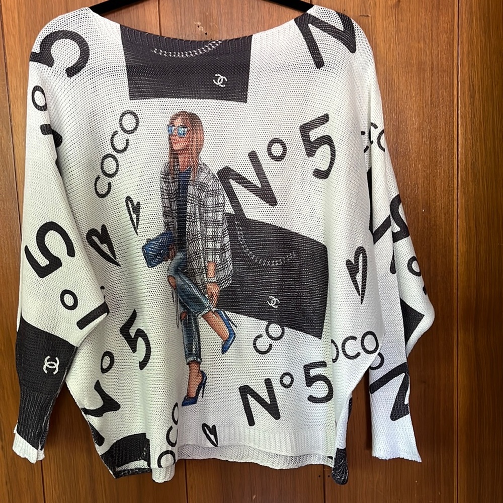 Graphic top